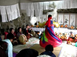 濟州薩滿巫女The Initial Ceremony at the Jamsugut of Kimnyeong-ri (Exorcism Rite)
