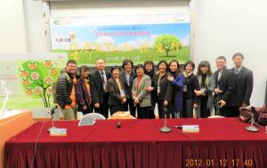 宗博館受邀前往香港「2012生命教育學術及專業實踐會議」發表宗博館〈珠玉之網〉理念並與兩岸四地學者合影