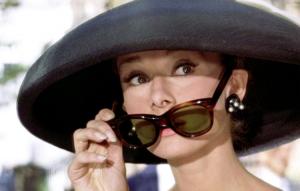 Oliver Goldsmith品牌 'Manhattan'經典太陽眼鏡 由奧黛麗赫本穿戴於第凡內早餐 