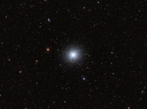 <a href="https://plaza.openmuseum.tw/muse/digi_object/54c216af57fe2c47a5dba0a0ada94977" target="_blank">M13 Globular Cluster</a>