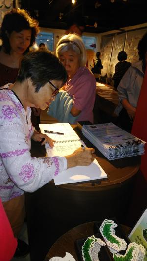 世界宗教博物館生命之河巡迴展第十七站：王姿琇老師與溫碧麗老師簽名