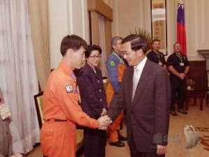 陳水扁總統接見九二一外國搜救團隊