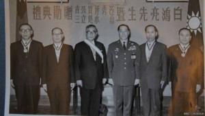 1972年的富田直亮(左三)